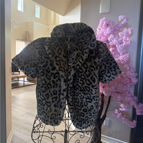 Jackets & Blazers - Faux Fur Leopard Print Short Coat Jacket - Taupe & Black